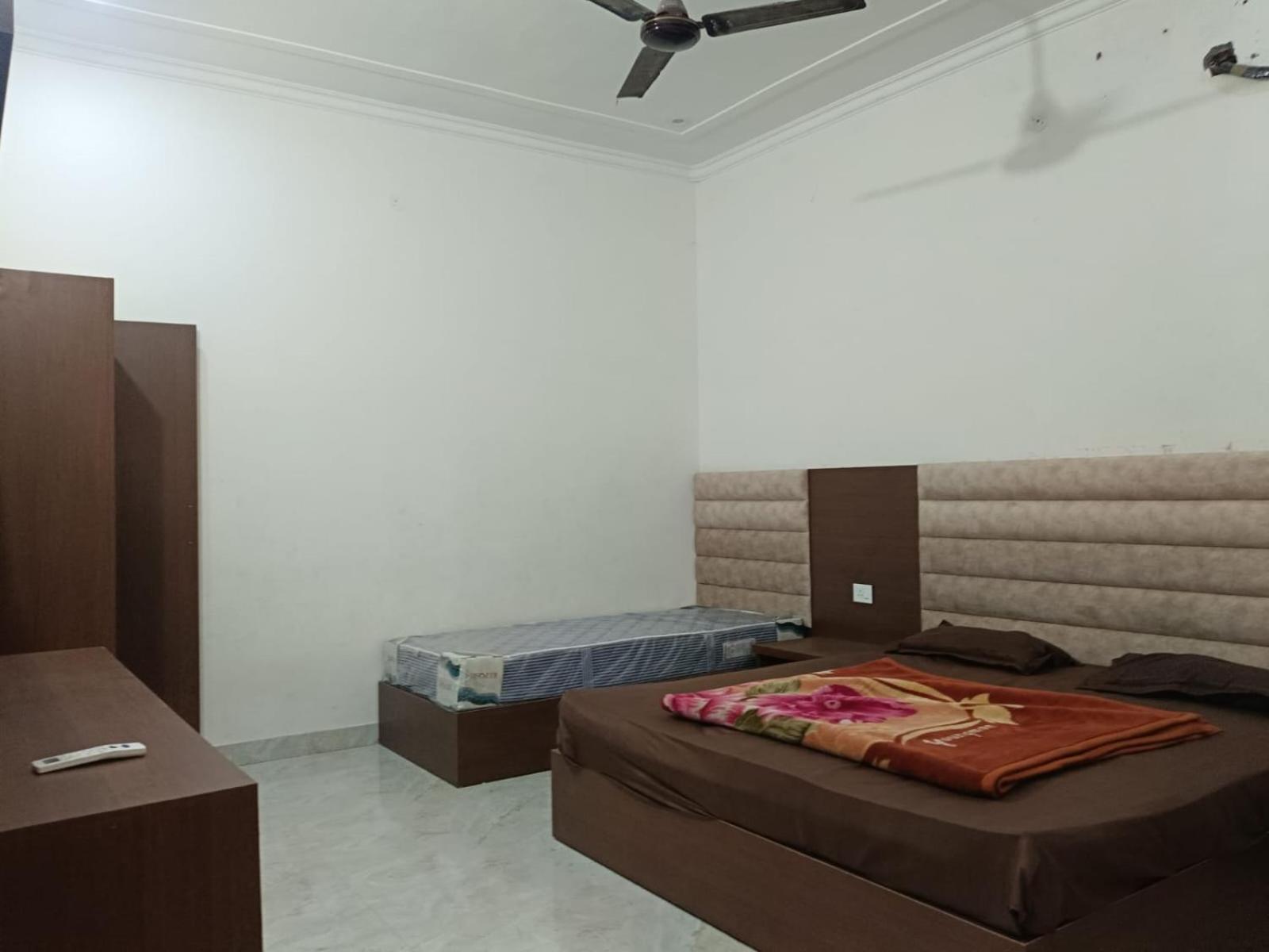 Sewa Sadan Homestay ริชิเคช ภายนอก รูปภาพ